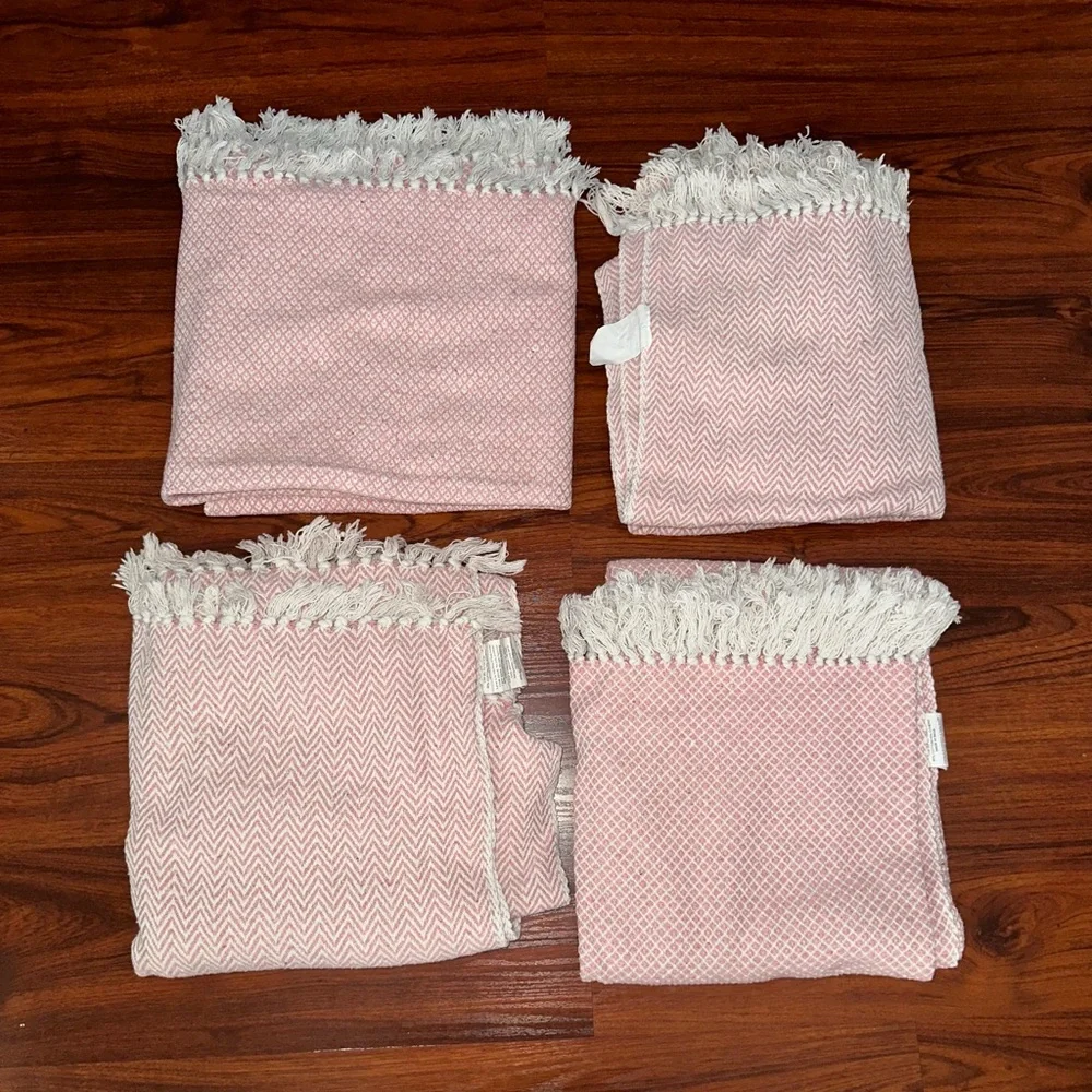 Pink Cotton Woven Design Fringe Area Rug 4x5 Indoor/Outdoor Rugs, Picnic - Picture 5 of 6